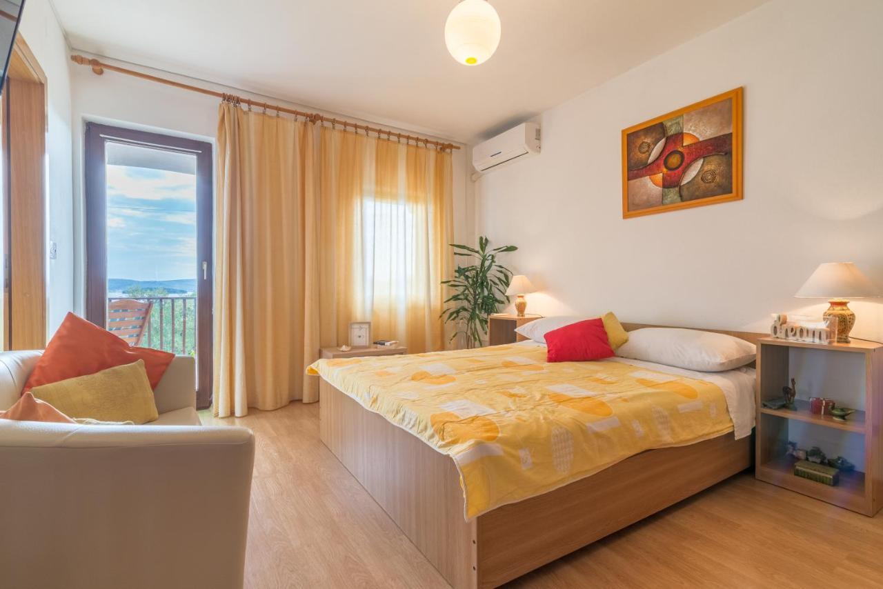 Apartments Bepina Biograd Na Moru Esterno foto