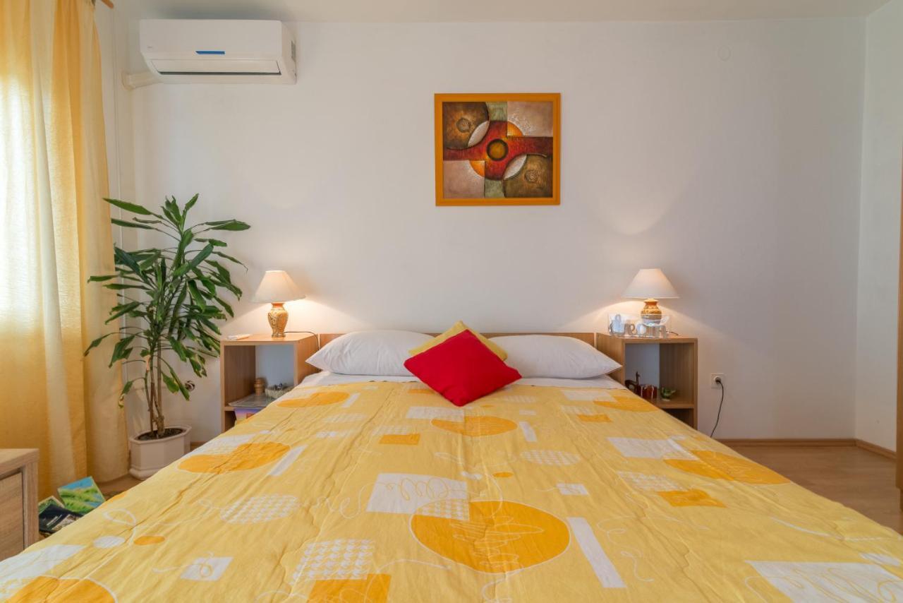 Apartments Bepina Biograd Na Moru Esterno foto