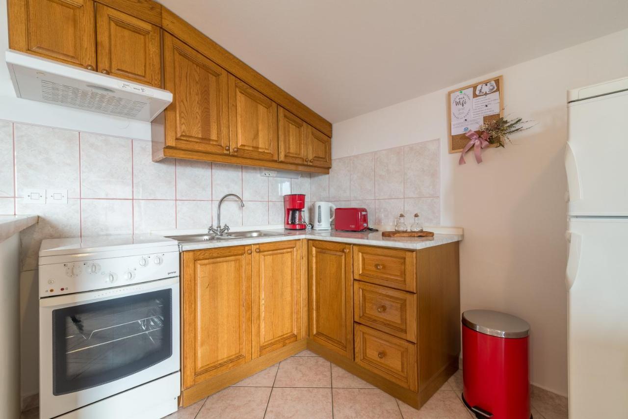 Apartments Bepina Biograd Na Moru Esterno foto